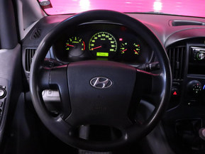 Hyundai H1 Van
