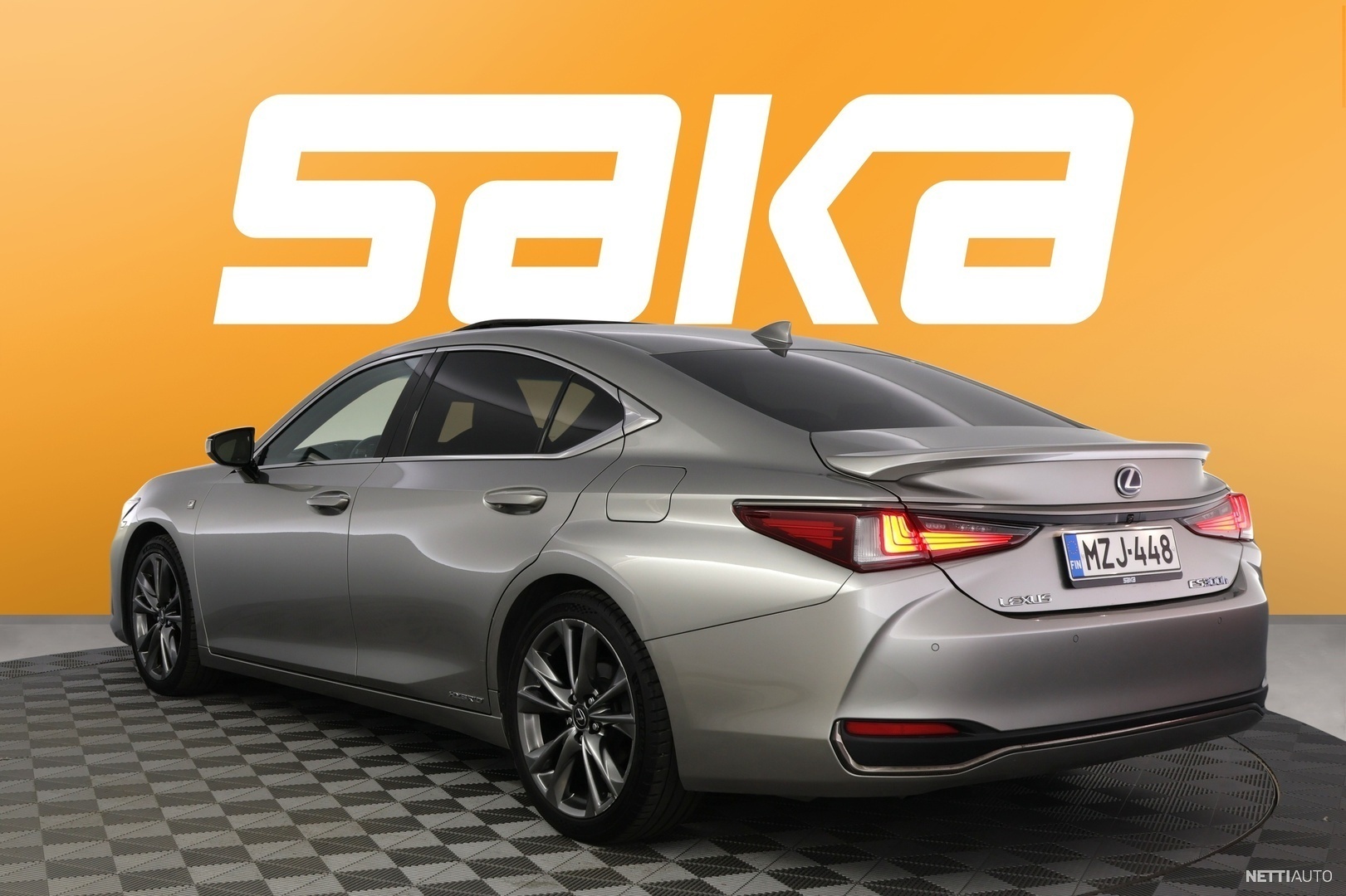 Lexus ES300 2019, photo 5/10