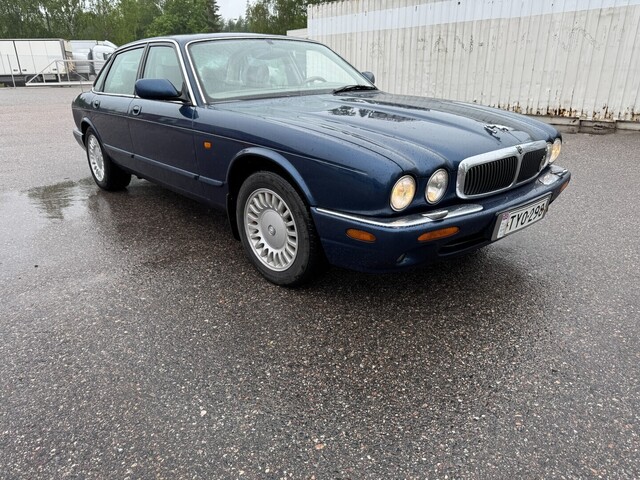 Jaguar XJ8