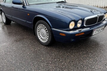 Jaguar XJ8