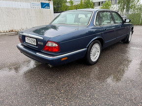 Jaguar XJ8
