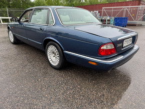 Jaguar XJ8