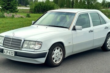 Mercedes-Benz 230