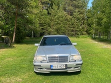 Mercedes-Benz 220
