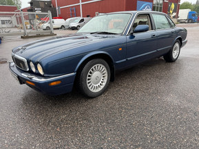 Jaguar XJ8