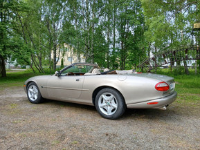 Jaguar XK8