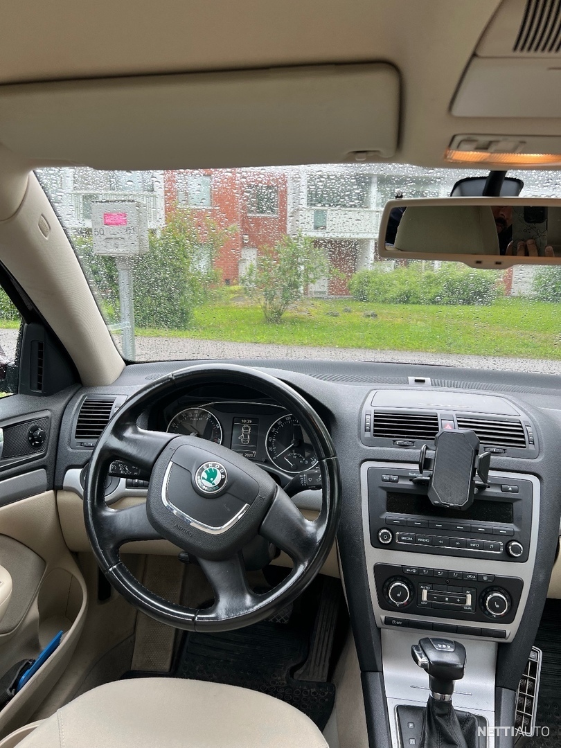 7 / 11
