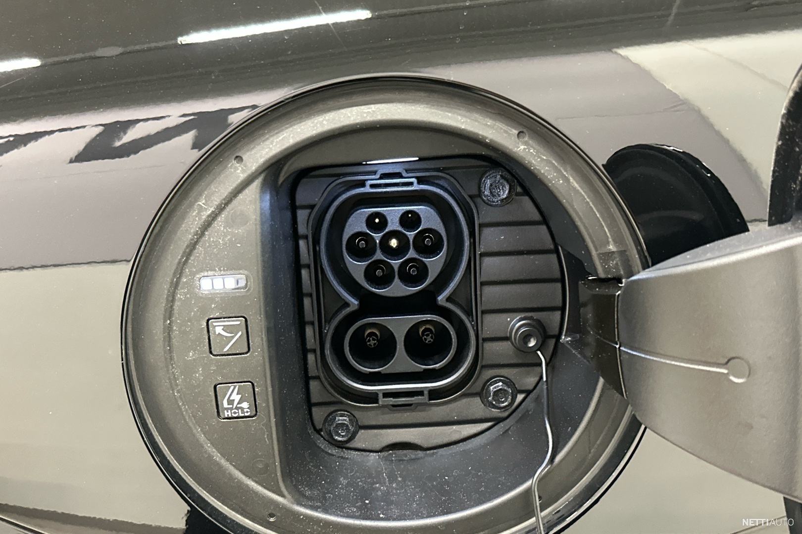 33 / 34