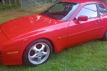 Porsche 944