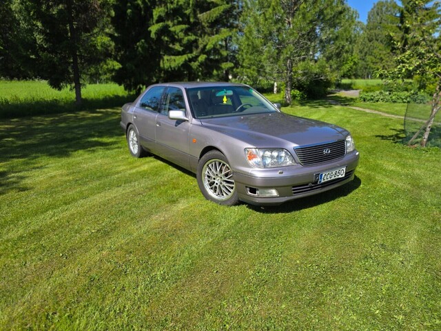 Lexus LS