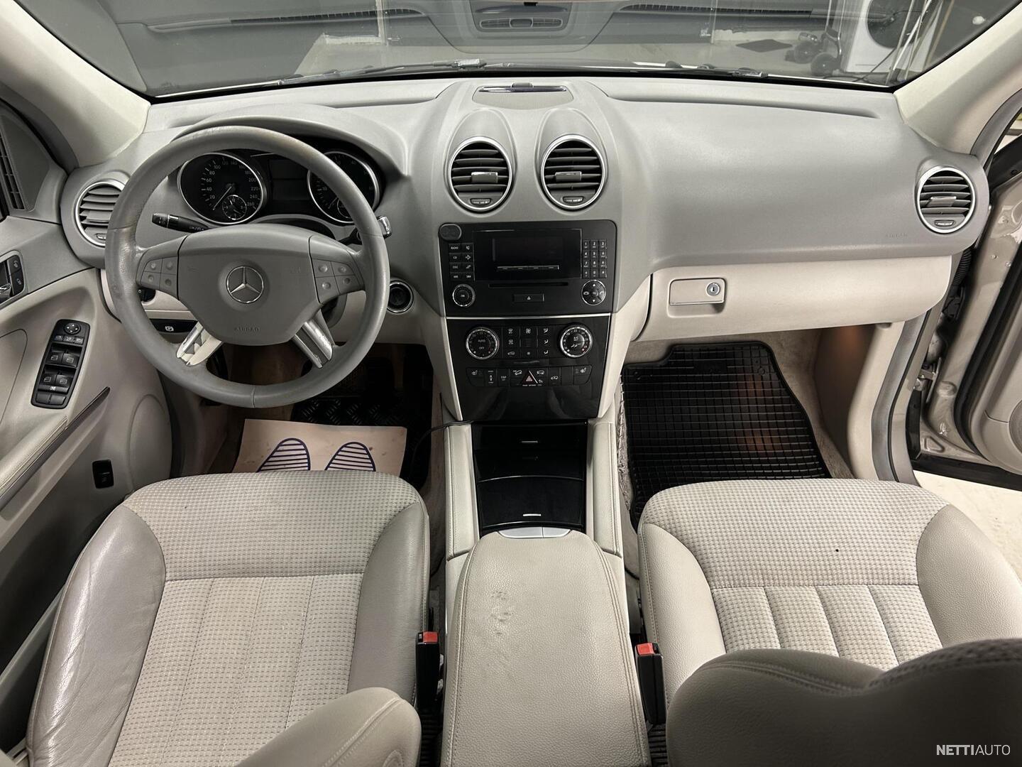 10 / 11