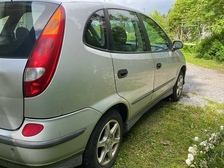 Nissan Almera Tino