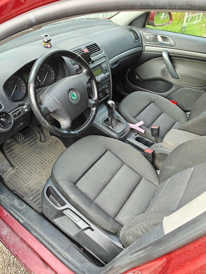 Skoda Octavia combi 2.0fsi 2006, kuva 3/4