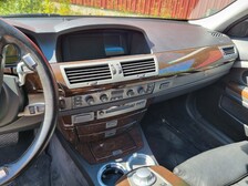 BMW 745