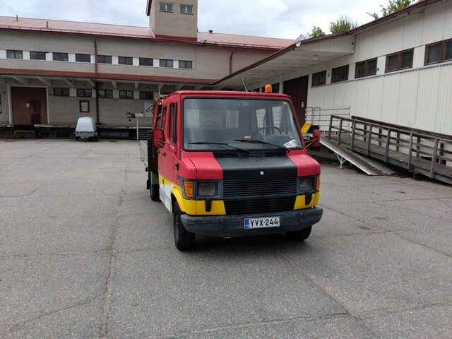 Mercedes-Benz 307
