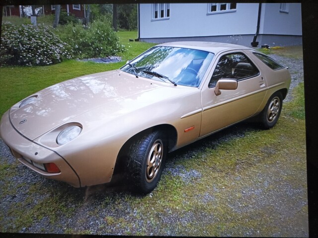 Porsche 928
