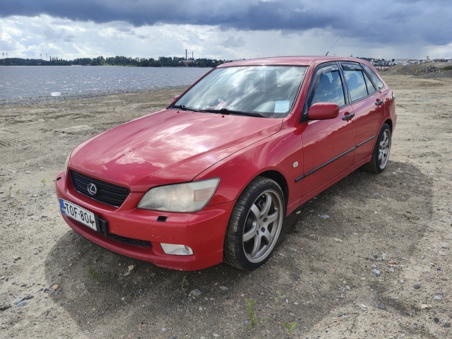 Lexus IS
