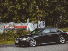 BMW 523
