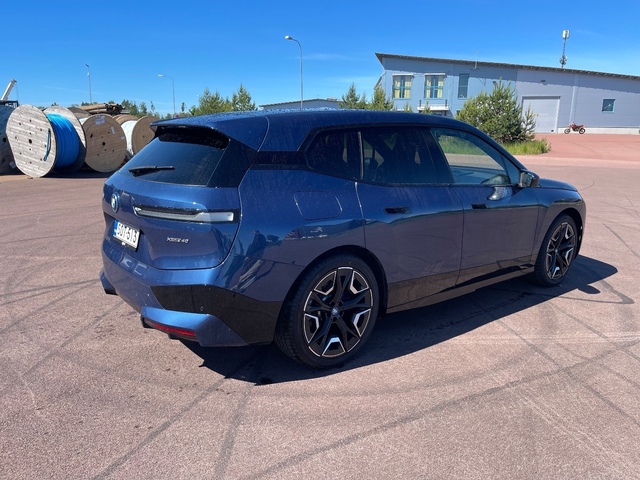 BMW iX