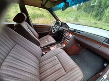 Mercedes-Benz 230