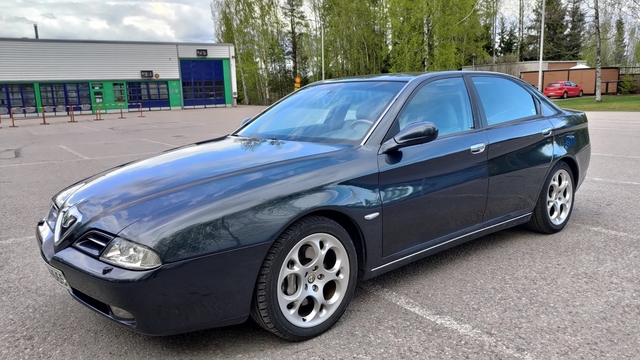 Alfa Romeo 166
