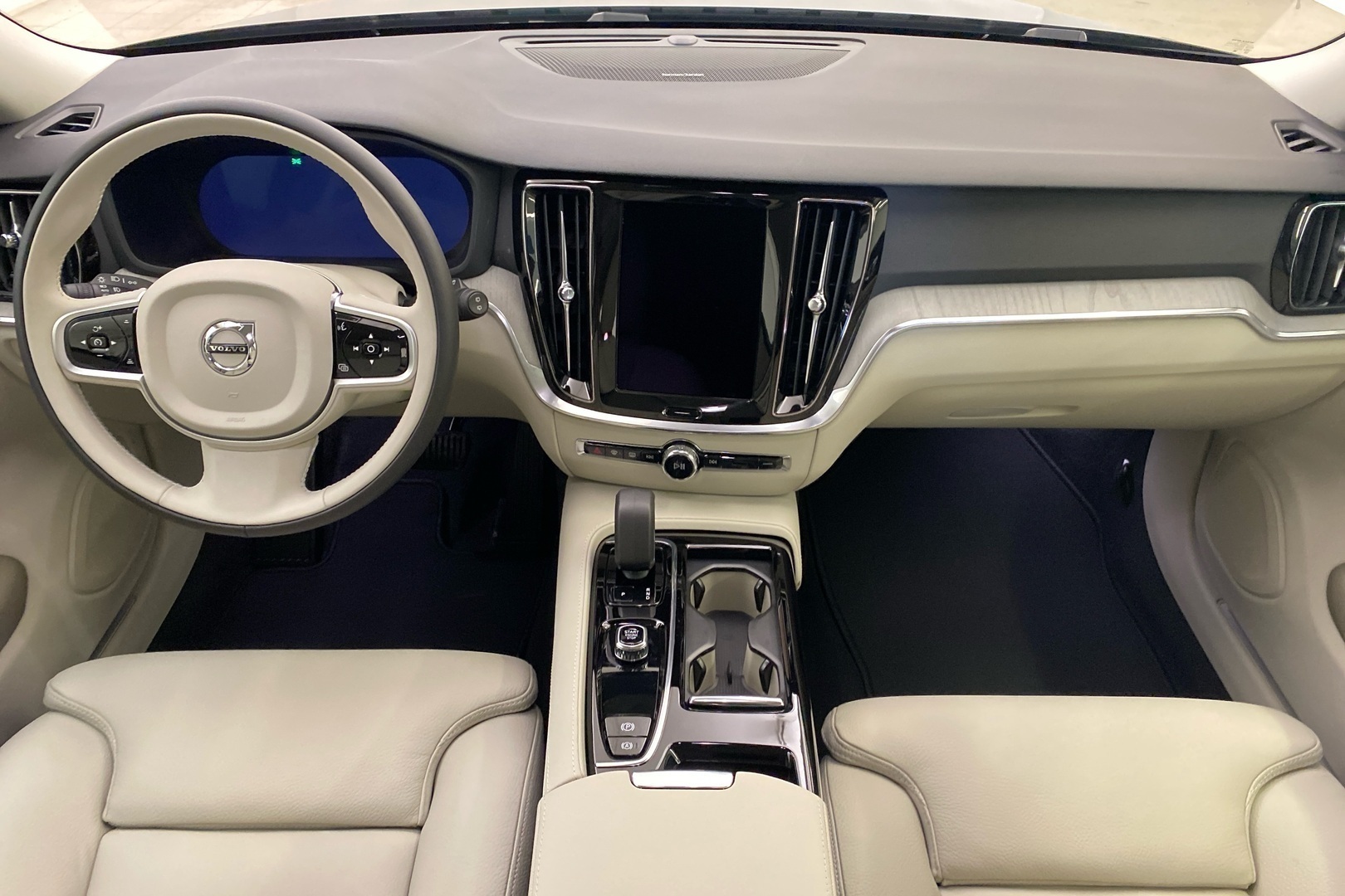 Volvo V60 T6 AWD Long Range Plus Bright 2026, photo 6/19