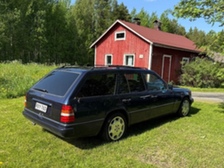 Mercedes-Benz 320