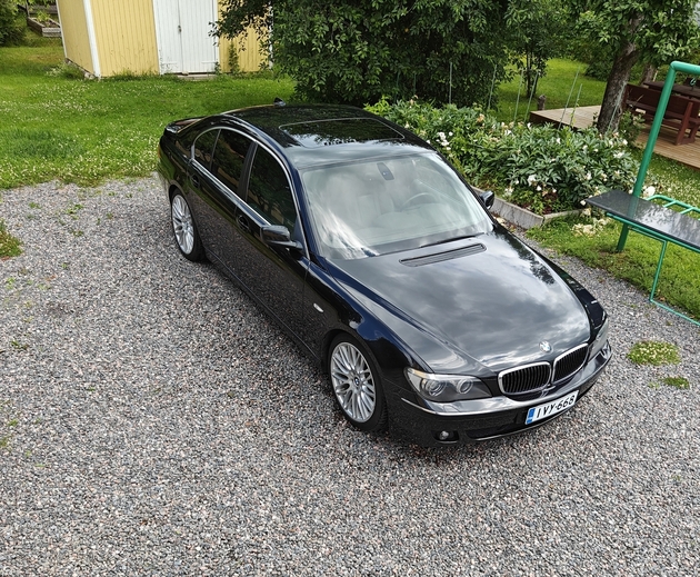 BMW 745