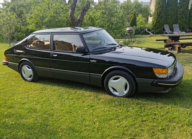 Saab 900