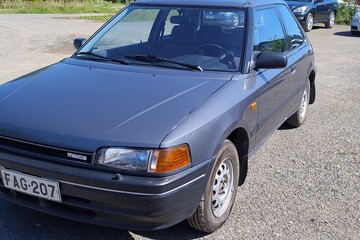 Mazda 323