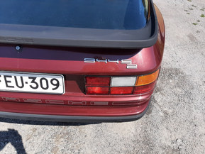 Porsche 944