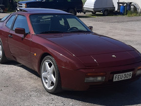 Porsche 944