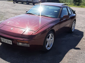Porsche 944