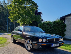 Jaguar XJ8