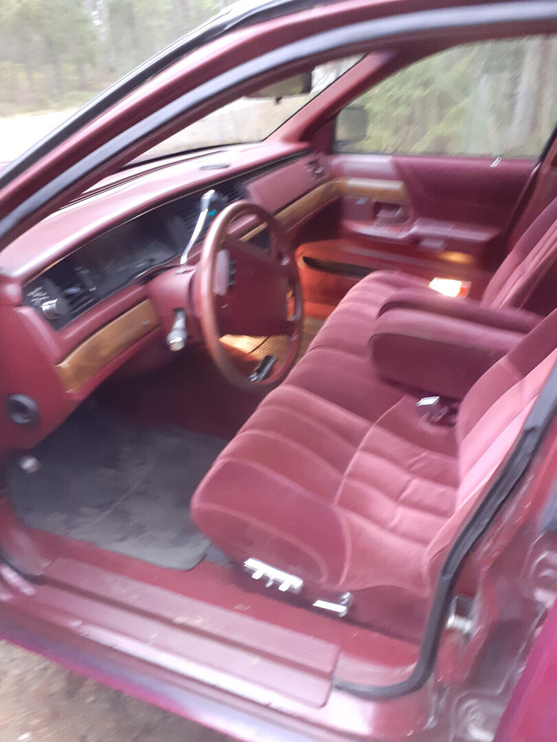 Ford Crown Victoria 1991, kuva 3/4