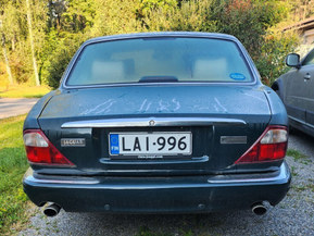 Jaguar XJ8