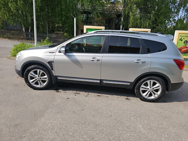 Nissan Qashqai+2
