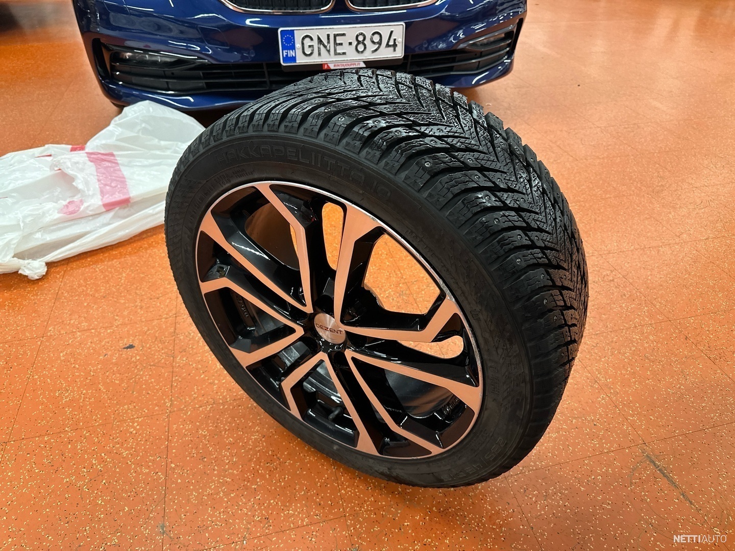 30 / 32