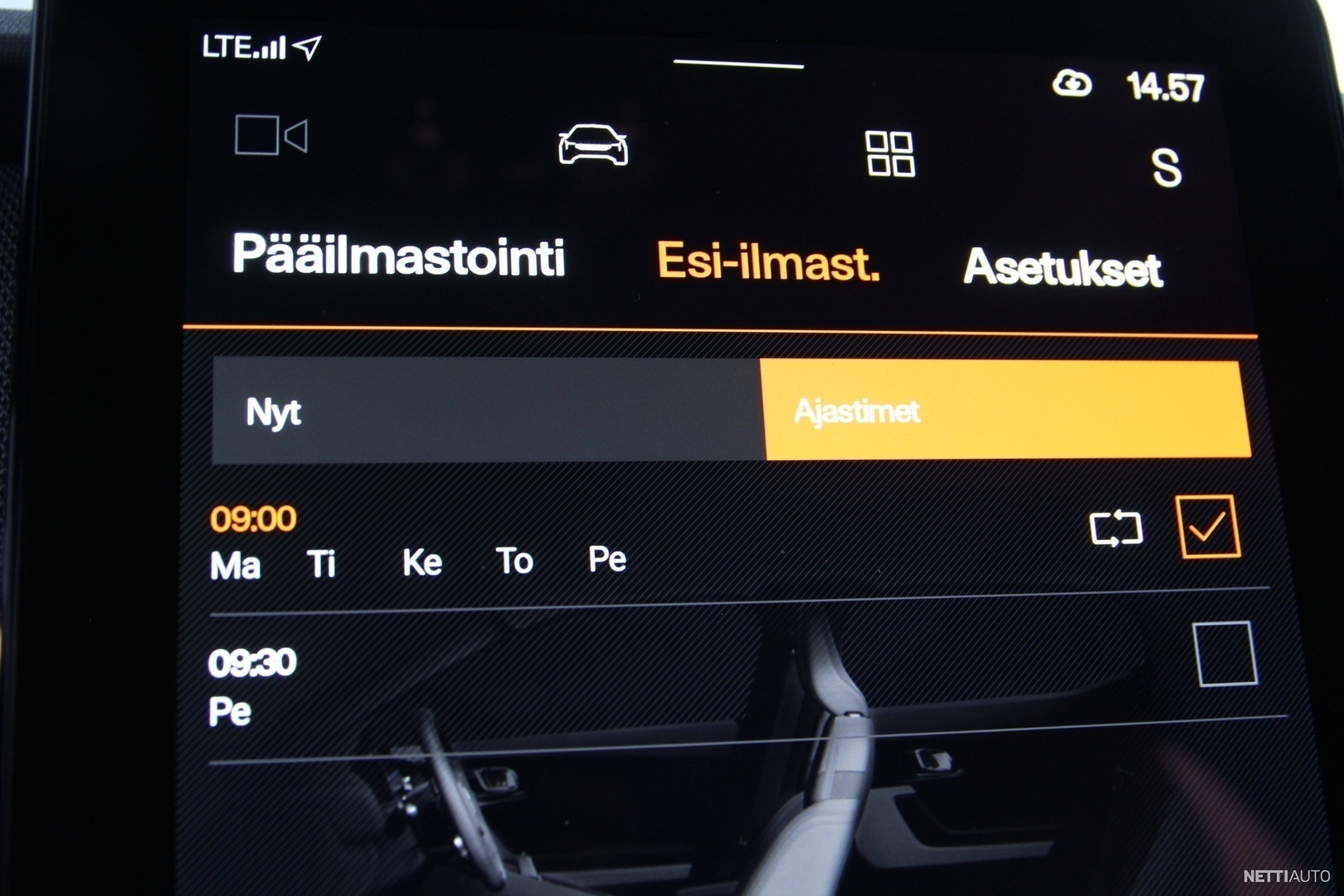 25 / 44