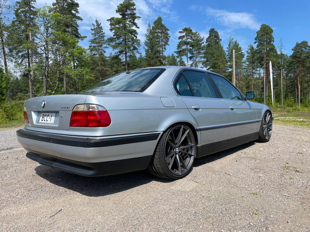 BMW 740