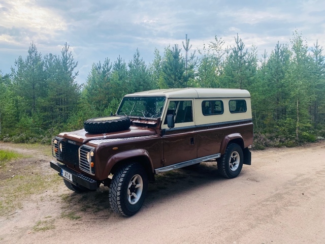 Land Rover Defender