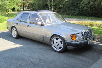 Mercedes-Benz 230