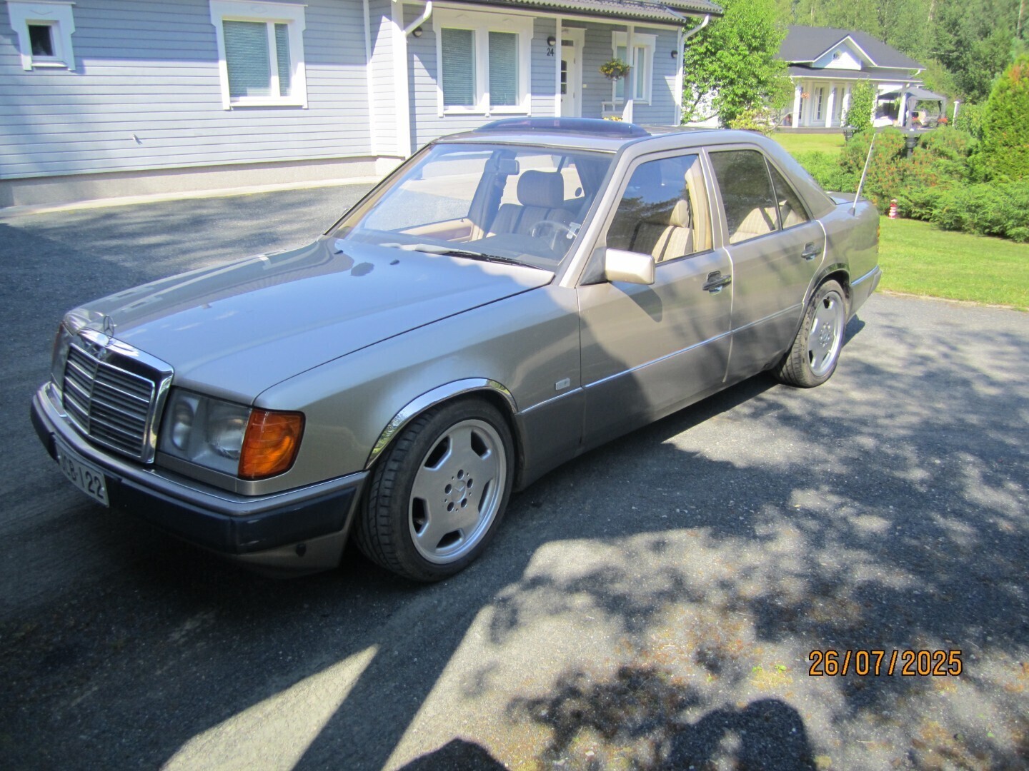 Mercedes-Benz E 230 1990, kuva 2/7