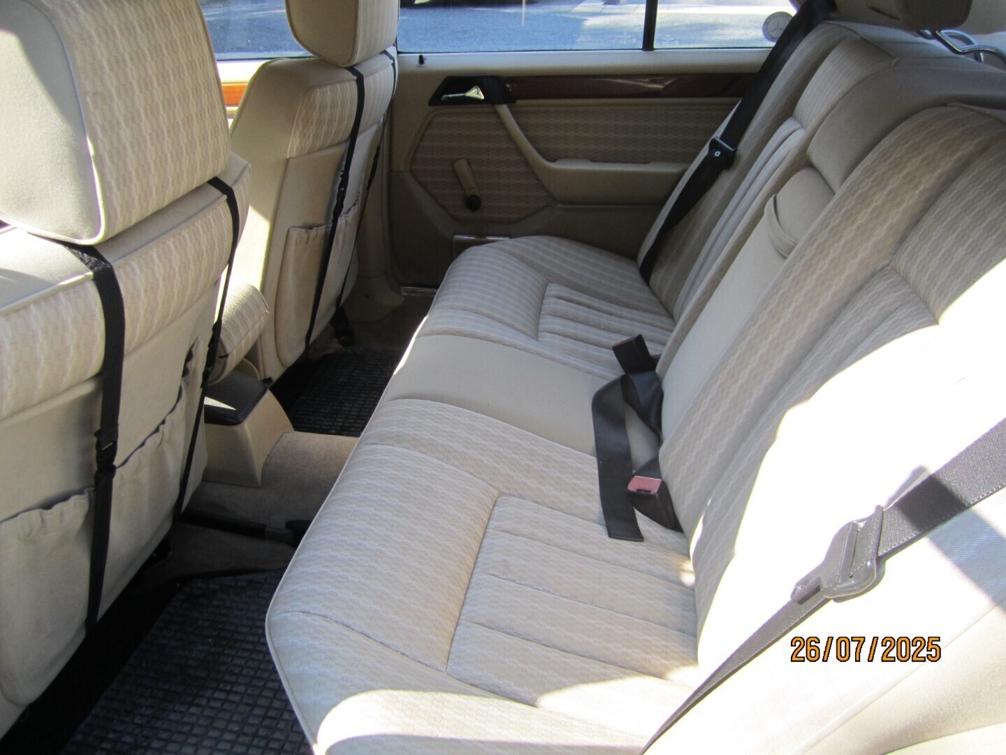 Mercedes-Benz E 230 1990, kuva 6/7