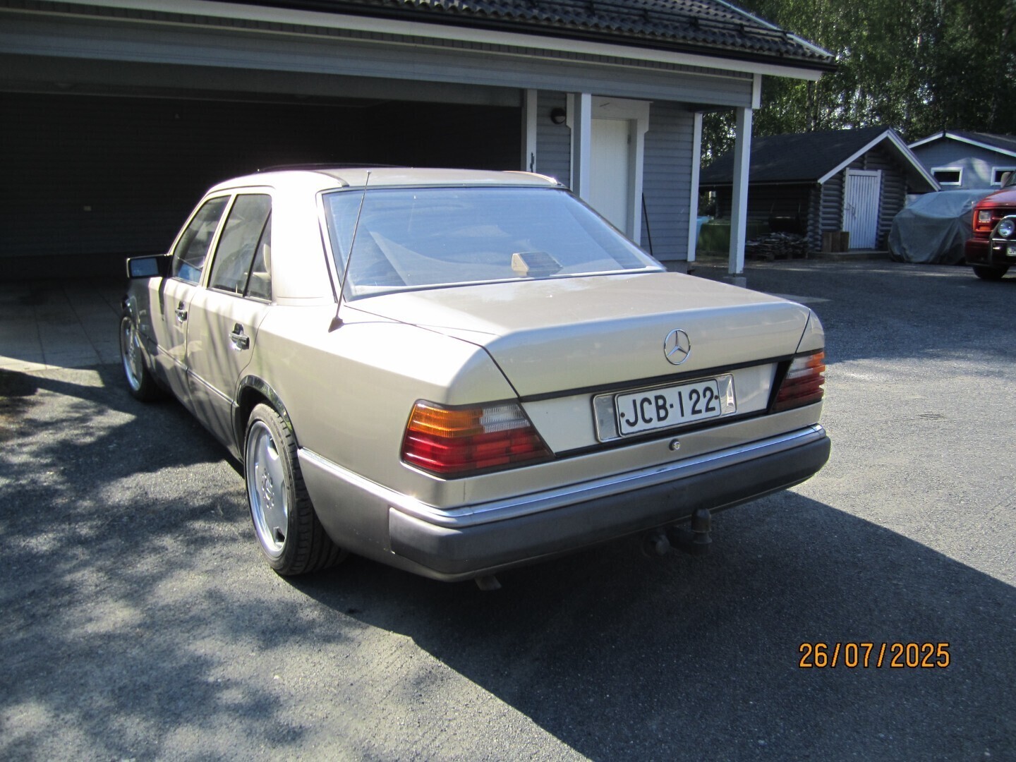 Mercedes-Benz E 230 1990, kuva 3/7