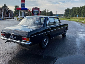 Mercedes-Benz 220