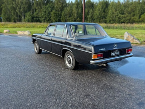 Mercedes-Benz 220