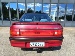 Mazda 323