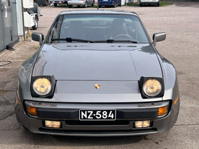 Porsche 944