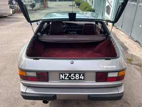 Porsche 944